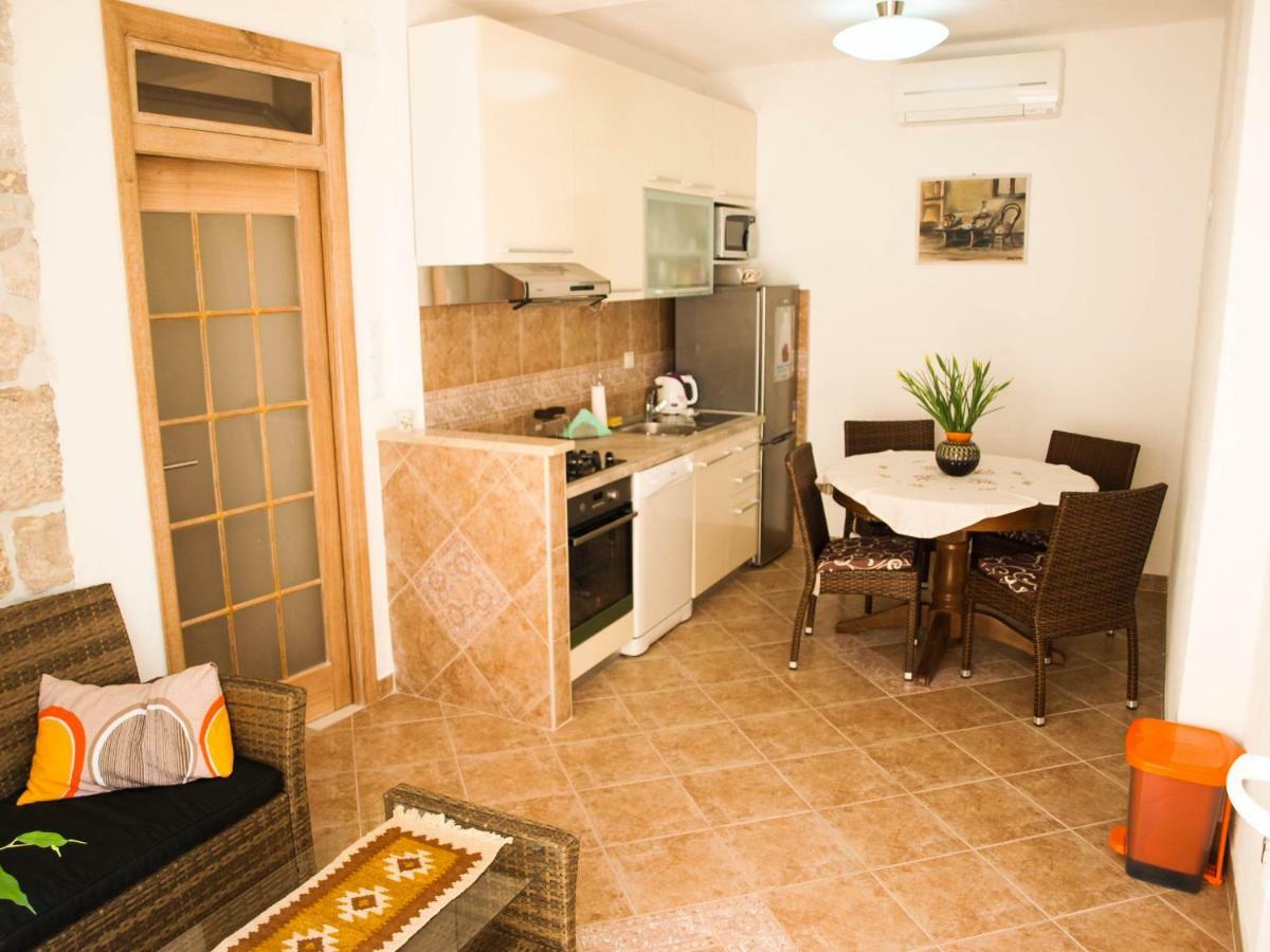 House Nataniel In Omis Near Sea Apartman Kültér fotó