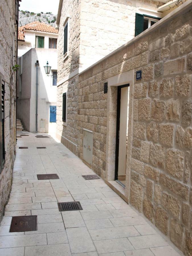 House Nataniel In Omis Near Sea Apartman Kültér fotó