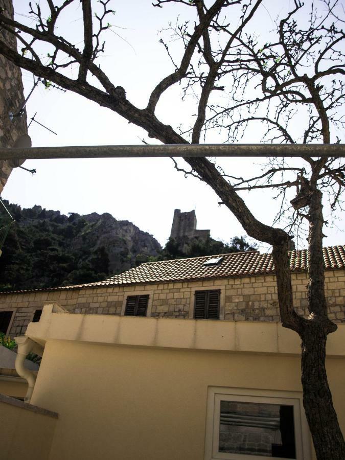 House Nataniel In Omis Near Sea Apartman Kültér fotó