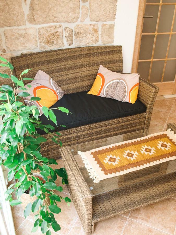 House Nataniel In Omis Near Sea Apartman Kültér fotó