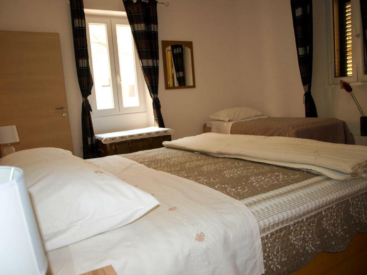 House Nataniel In Omis Near Sea Apartman Kültér fotó