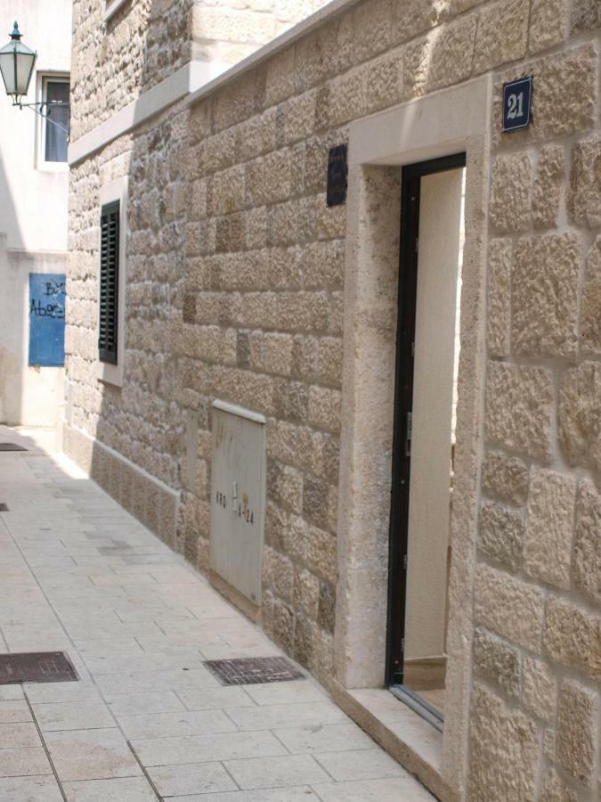 House Nataniel In Omis Near Sea Apartman Kültér fotó