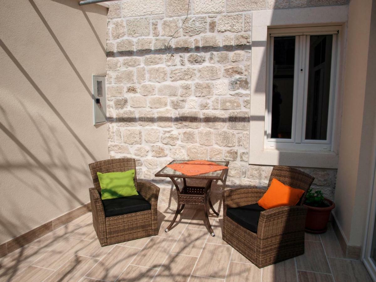 House Nataniel In Omis Near Sea Apartman Kültér fotó