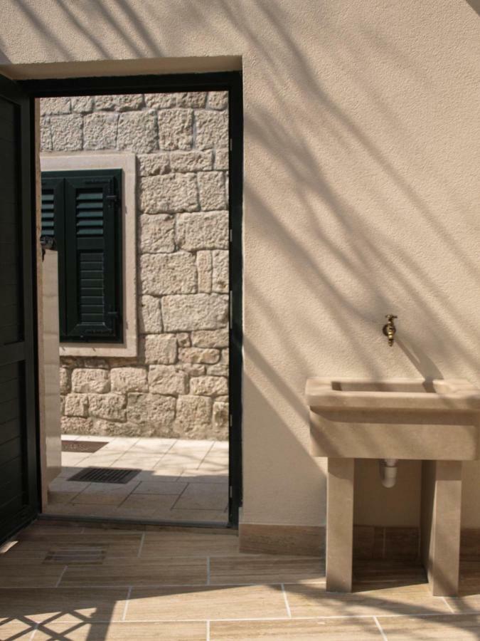 House Nataniel In Omis Near Sea Apartman Kültér fotó