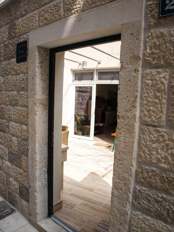 House Nataniel In Omis Near Sea Apartman Kültér fotó